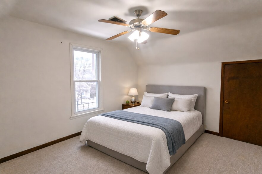 DIGITALLY STAGED - 1011 E Grand Ave