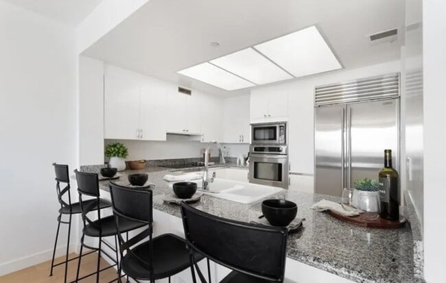 Building Photo - 2-Bedroom, 2-Bathroom Home in Prime Long B...