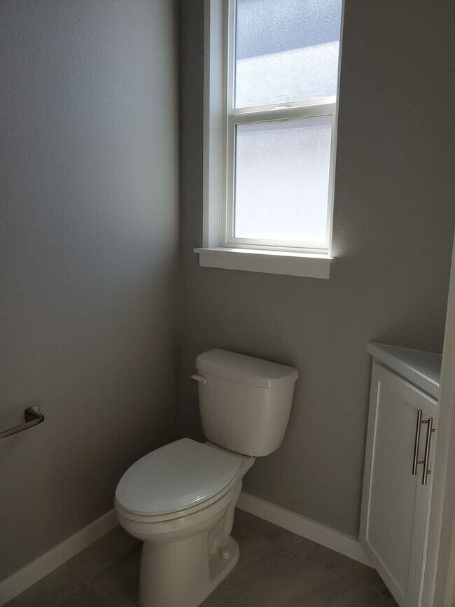 Building Photo - Immaculate Custom 3 bdrm Home for rent in the Montrose developement!