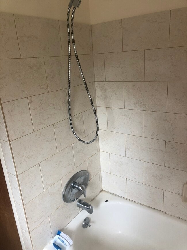 Tiled tub/shower 2nd floor - 548 Terrace Ln