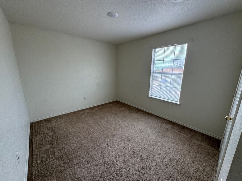 Building Photo - 3301 Toledo Dr