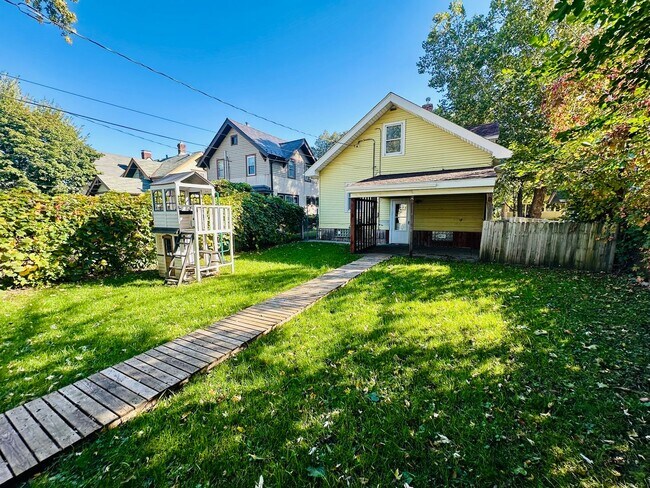 Building Photo - Charming 3-Bedroom Home in the Heart of So...