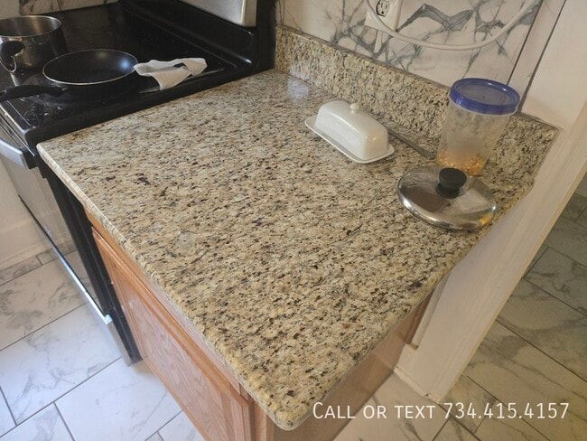 Building Photo - 430 S 4th Ave