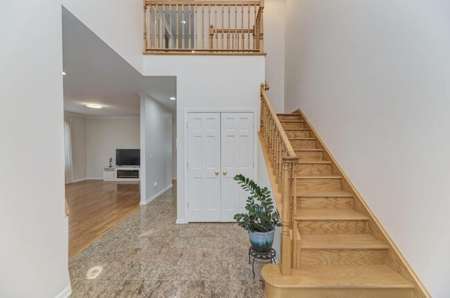 Building Photo - 4544 N Oriole Ave