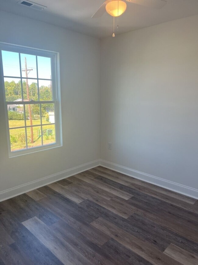 Building Photo - Hemingway Apartments