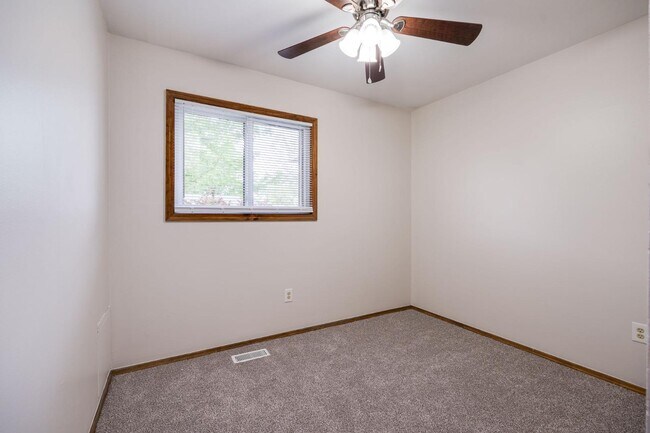 Building Photo - 366 Randy Dr