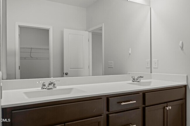 Building Photo - 229 Daisy Grove Ln