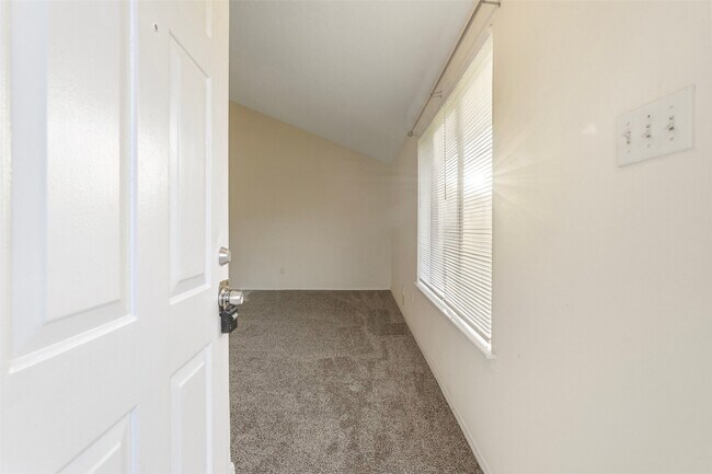 Building Photo - 1431 Stevenage Ln