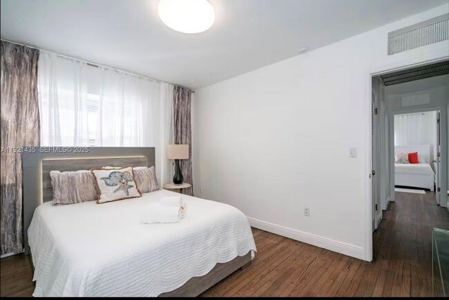 Building Photo - 35 SW 28th Rd