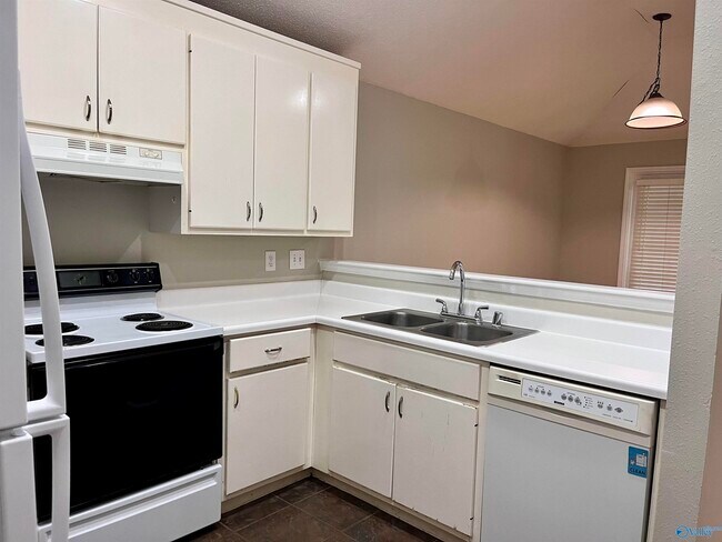 Building Photo - 232 Mountain Creek Dr