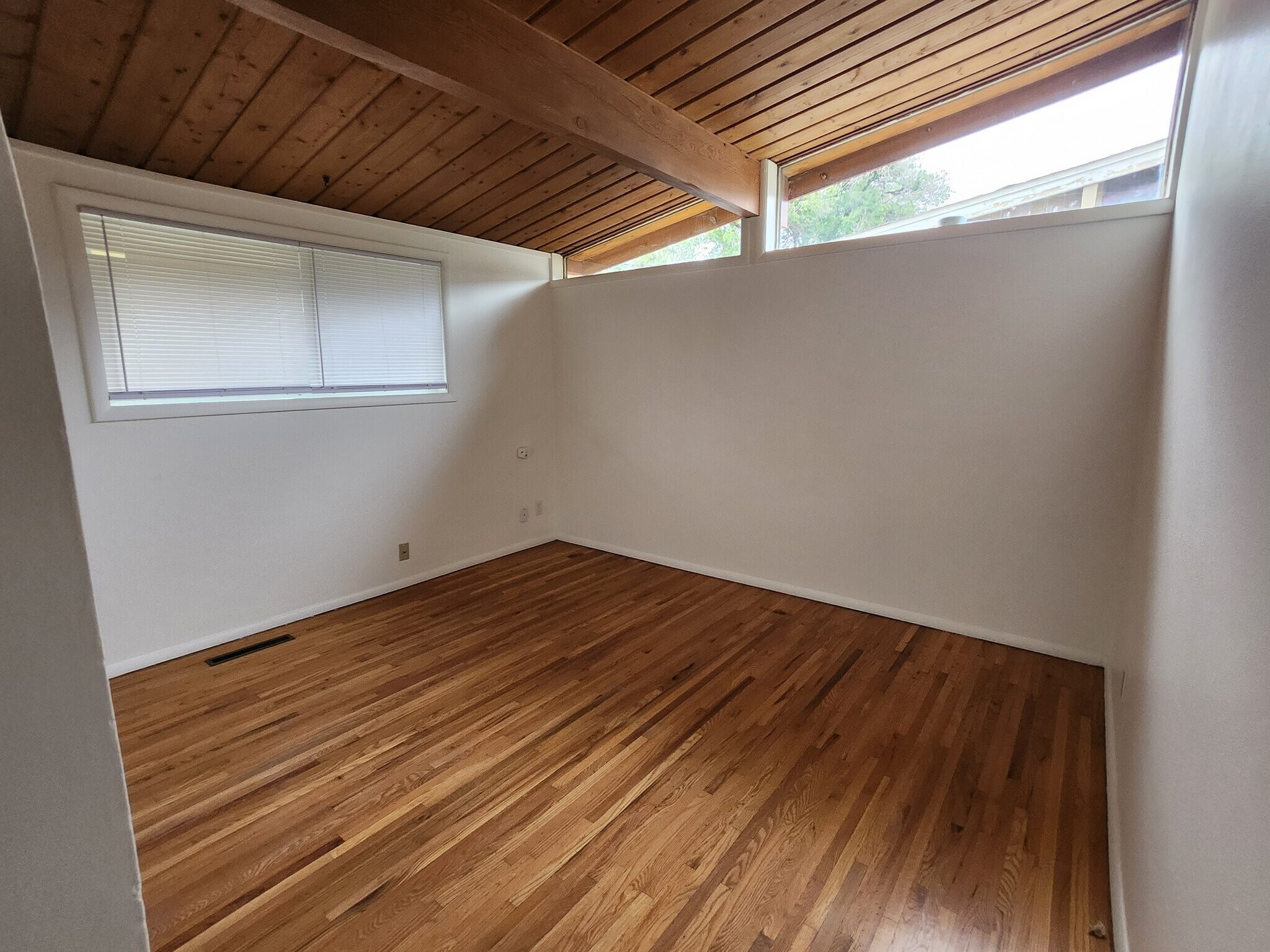 Building Photo - 3314 N Arcadia St