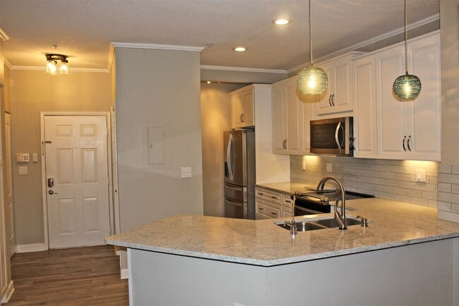 Building Photo - 550 Florida Club Blvd