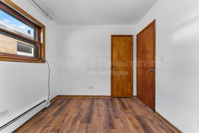 Building Photo - 2517 N Laramie Ave