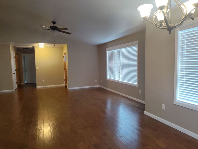 Building Photo - 3 bed 2 bath Single Family Home for Rent i...