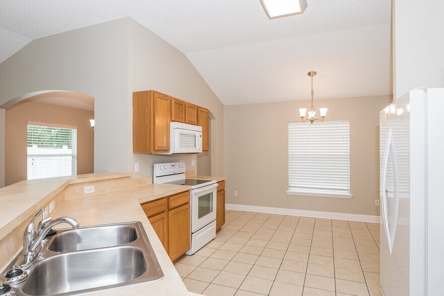 Building Photo - 1824 Creekview Dr