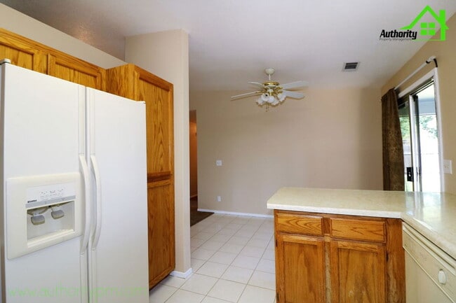 Building Photo - 2566 Capella St