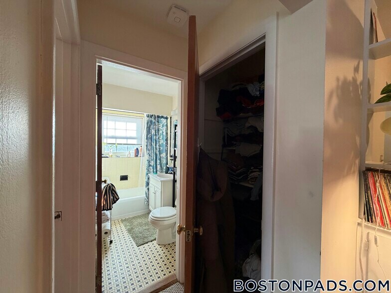 Building Photo - 8 Brattle Dr