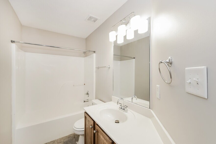 Building Photo - 2223 Purple Leaf Ln