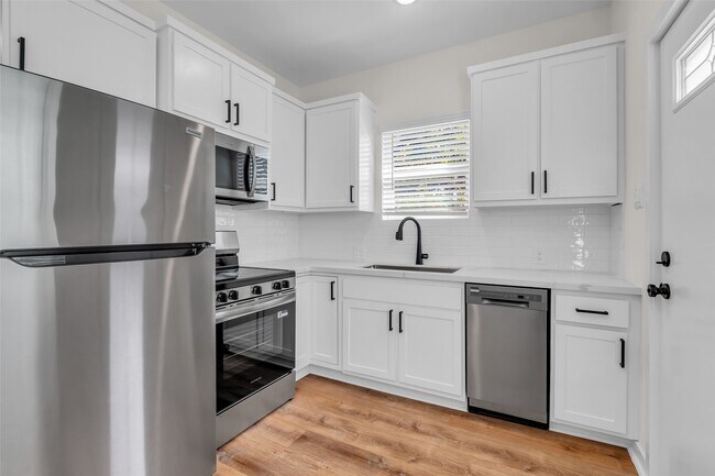 Building Photo - 3440 Bremond St