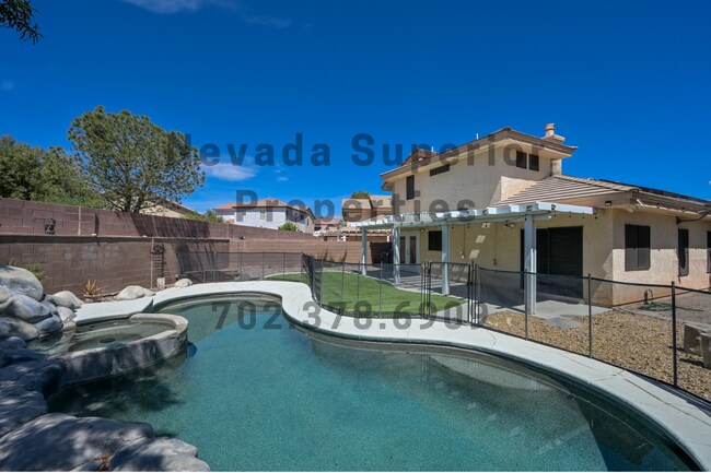 Building Photo - NW!!!  4 Bedrooms!!! Pool!! Spa!! Water Fa...