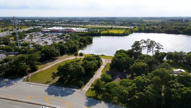 Building Photo - 2511 S Jenkins Rd