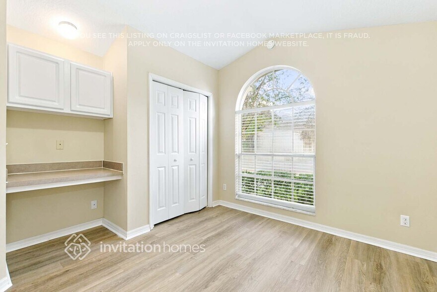 Building Photo - 300 Balogh Pl