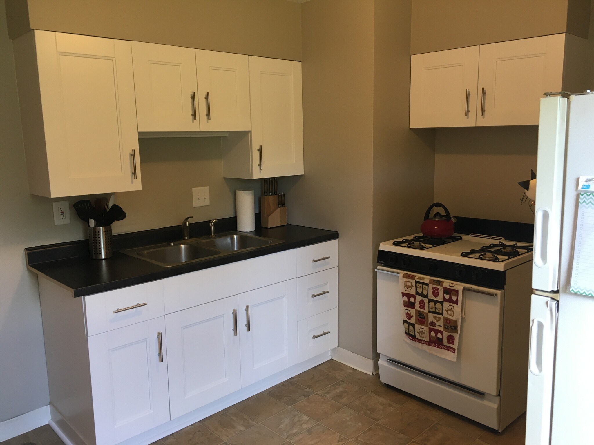 Building Photo - 1083 Sells Ave