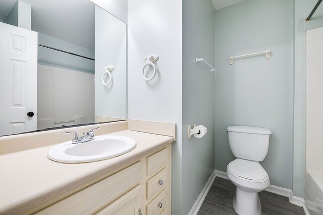 Building Photo - Charming 2BR Duplex with Spacious Yard in Springfield