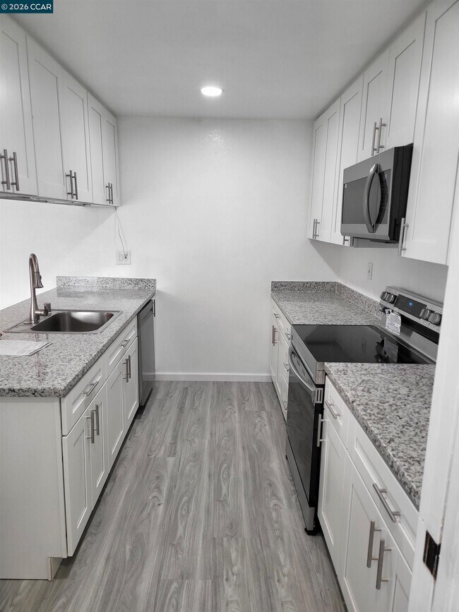 Building Photo - 4001 Mozart Dr