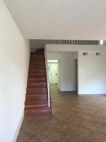 Building Photo - 3741 NW 95th Ter