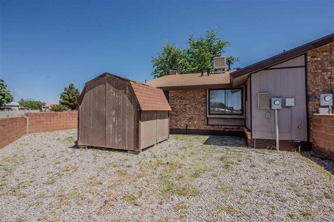 Building Photo - Super cute 2 bedroom townhouse!