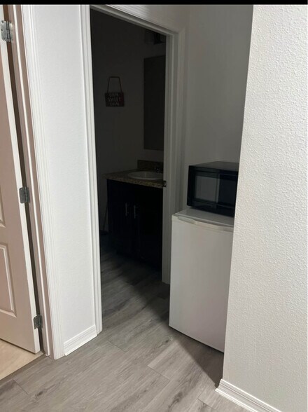 Building Photo - 600 Sardinia Cir