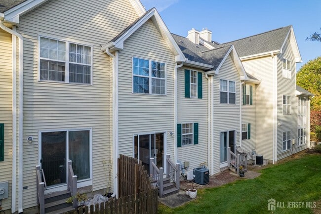 Building Photo - 111 Blossom Cir