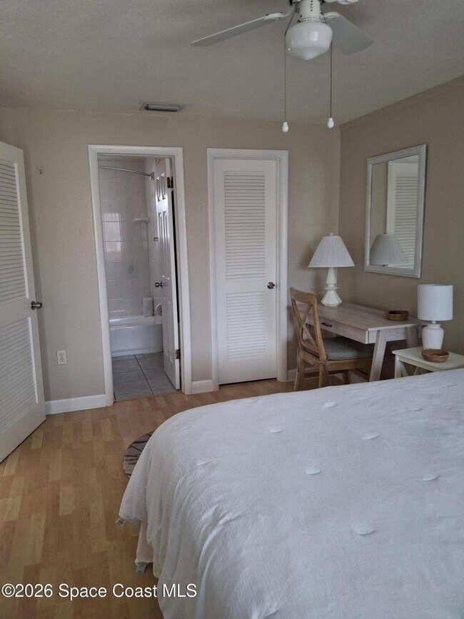 Building Photo - 7165 Ridgewood Ave