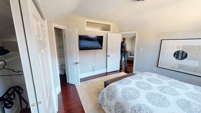 Building Photo - 1341 Franklin St NE