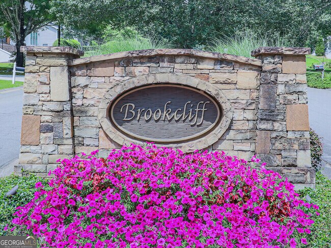 Building Photo - 1540 Brookcliff Cir