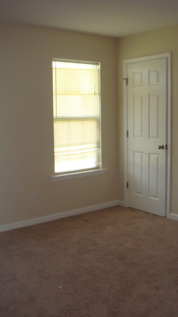 Building Photo - 5761 Emily Ln