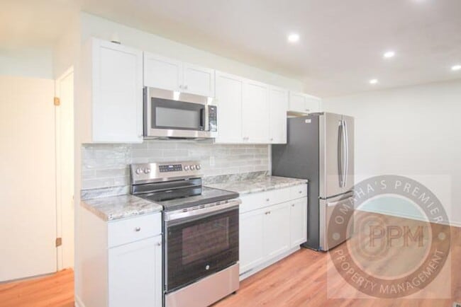 Building Photo - Spacious 3 Bedroom / 1 Bathroom Home in Be...