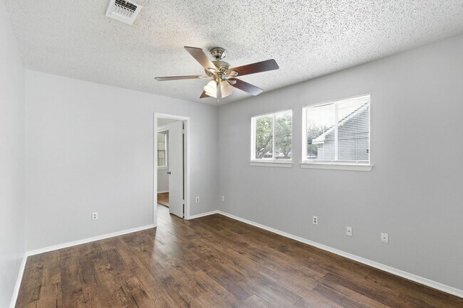 Building Photo - 2511 Howellwood Wy