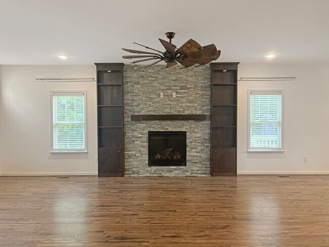 Building Photo - 4 Bedroom Home in Magnolia Green