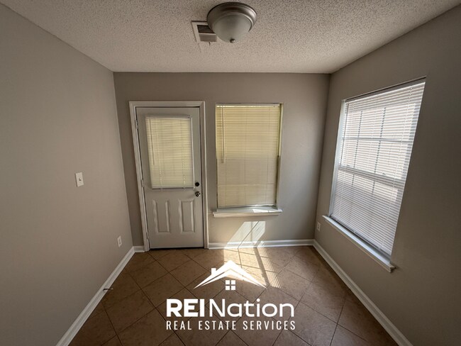 Building Photo - Move-In Ready 3BR Home in 38128 - Hardwood Floors, Attached Garage & Private Yard
