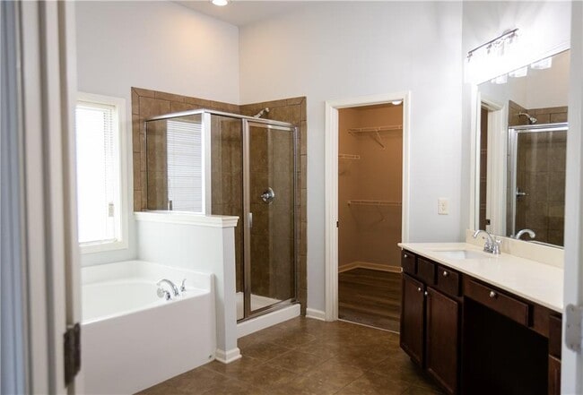 Building Photo - 4960 Ducote Trail