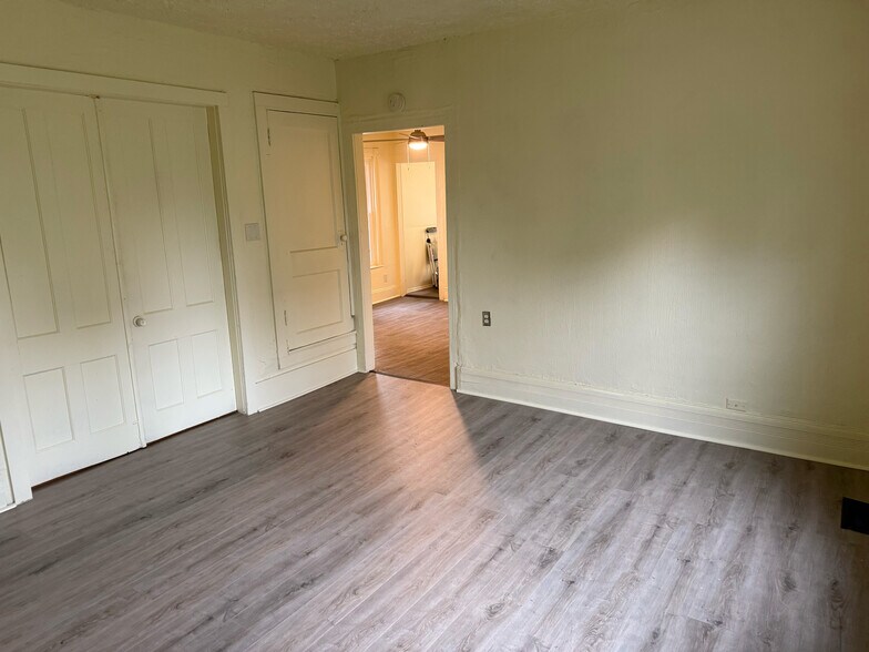 Building Photo - 102 S Balch St