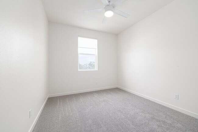 Building Photo - Beautifully Updated 3-Bedroom Detached hom...