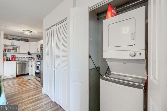 Building Photo - 1729 Guilford Ave