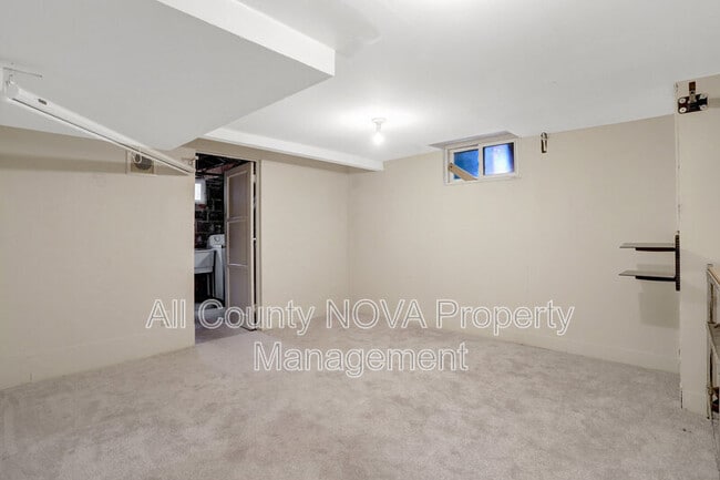 Building Photo - 2238 Farrington Ave