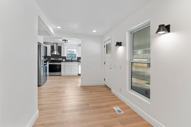 Building Photo - 89 Maple St