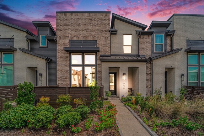 Building Photo - 16630 Lake Austin St