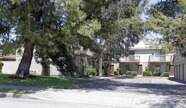 Primary Photo - Laurel Avenue Townhomes