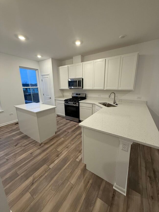 Building Photo - 14940 Dyer Ln